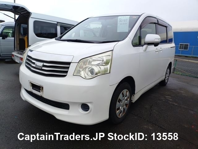 TOYOTA NOAH
