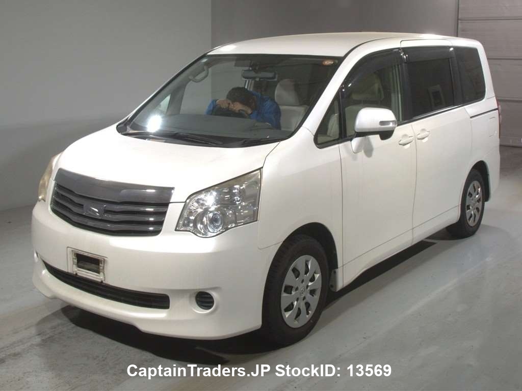 TOYOTA NOAH